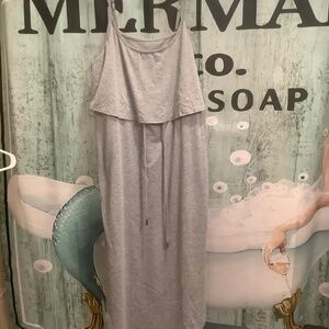 Women’s gray sleeveless casual dress